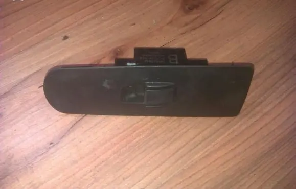 Mitsubishi Colt Electric window control switch mr587944