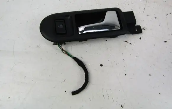 Volkswagen PASSAT B5 Front door interior handle 
