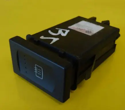 Volkswagen PASSAT B5.5 Windscreen/window heater switch