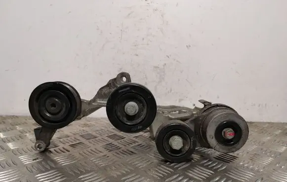 Hyundai Santa Fe A/C compressor mount bracket 
