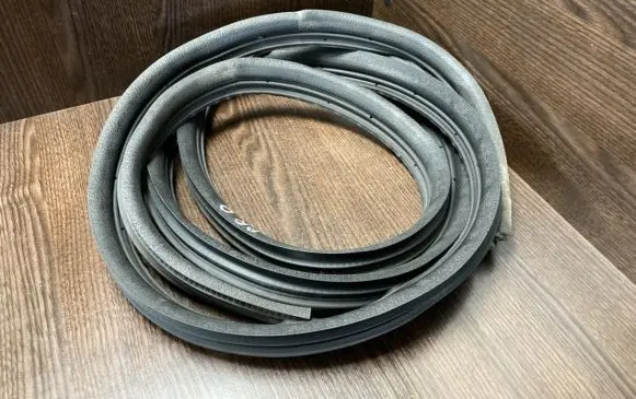 Renault Master II Rubber seal front door window/glass 