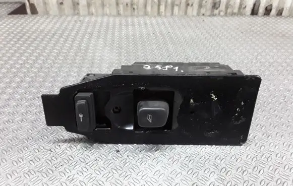 Volvo V70 Electric window control switch 8682837