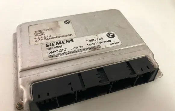 BMW 5 E39 Engine control unit/module 7500225