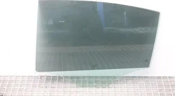 Volkswagen PASSAT B7 Rear door window glass 43R004026