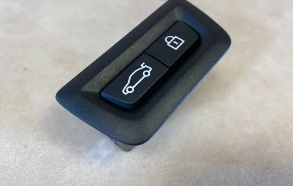 BMW 1 F40 Tailgate/trunk/boot open switch 61319162645