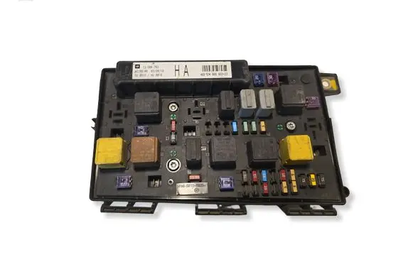 Opel Astra H Fuse module 13206753