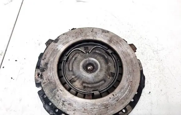 Volkswagen Golf III Pressure plate 067141026F