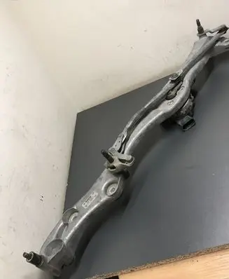 BMW 7 E65 E66 Front wiper linkage and motor