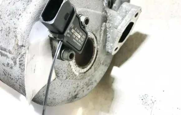 Volkswagen Golf V Air pressure sensor 0281002399 038906051b