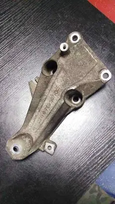 BMW 1 E81 E87 Engine mounting bracket 6760307