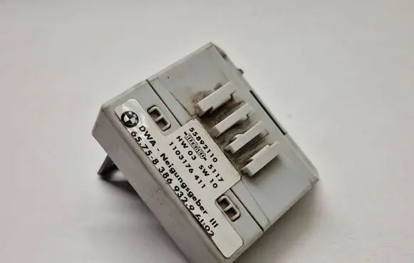 BMW 5 E39 Yaw turn rate sensor 8386932