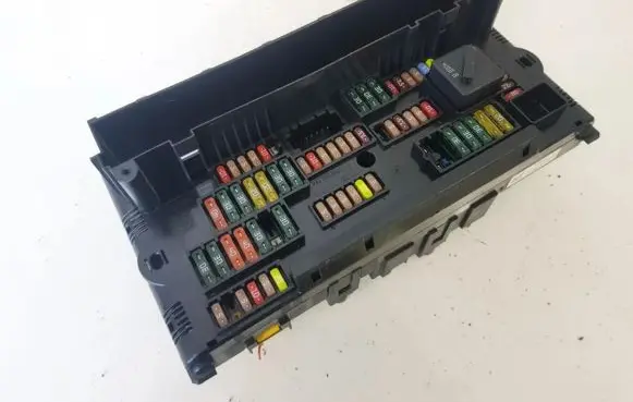 BMW 5 GT F07 Fuse box set 016704871 0-1670487-1
