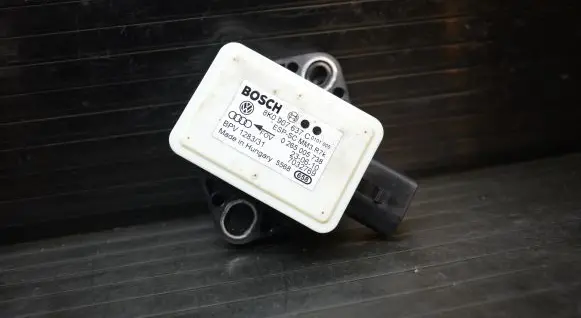 Audi A4 S4 B8 8K ESP acceleration yaw rate sensor 8K0907637C