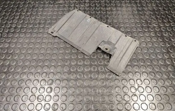 Rear underbody cover/under tray