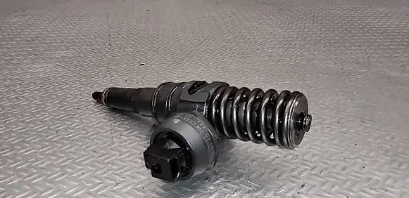 Volkswagen Golf IV Fuel injector 038130073AG