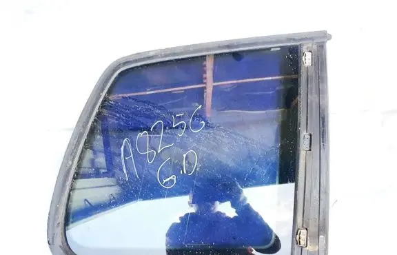 Volkswagen Touareg I Rear side window