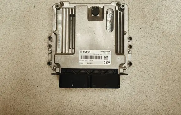 Isuzu D-Max Engine control unit/module 8983283901 0281034475
