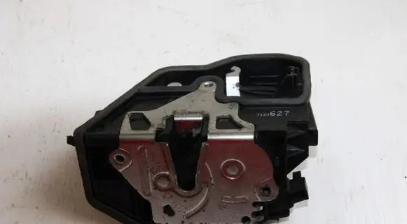 BMW X3 E83 Front door lock 7154627