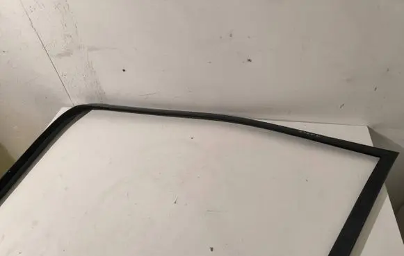 BMW X5 E70 Rubber seal front coupe door window 7136974