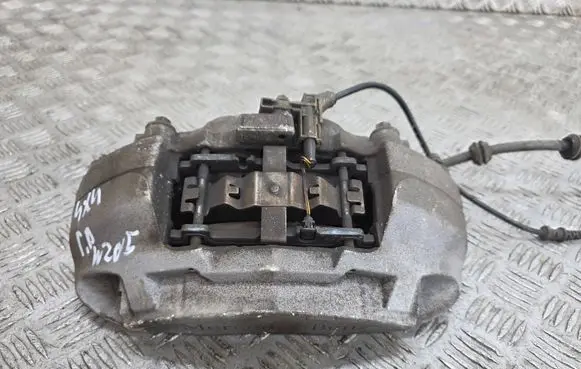 Mercedes-Benz C W205 Front brake caliper