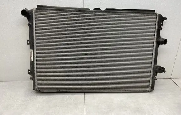 Volkswagen Tiguan Coolant radiator 5N0121253L