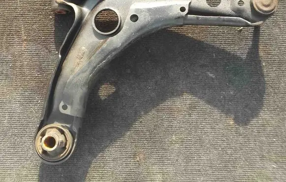 Toyota Yaris Front lower control arm/wishbone