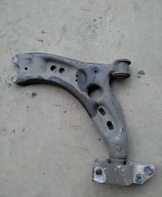 Volkswagen PASSAT B7 Front lower control arm/wishbone