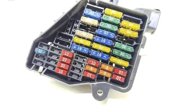 Audi A4 S4 B6 8E 8H Fuse module 8D1941824