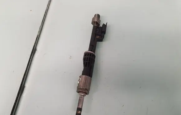 BMW X5 E70 Fuel injector 7568607 13537568607 0261500063