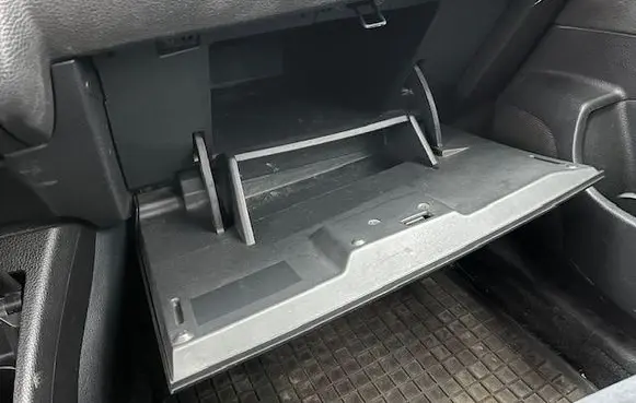 Nissan Tiida C11 Glove box