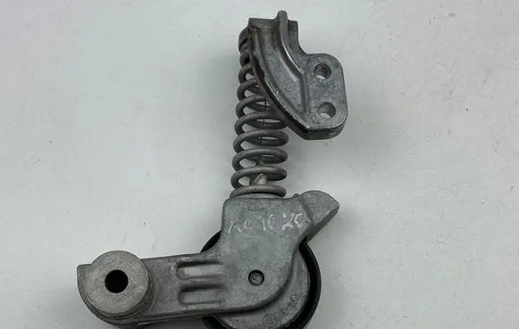 Volvo XC40 Alternator belt tensioner 