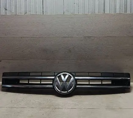 Volkswagen Touareg II Front bumper upper radiator grill 7P6853651A