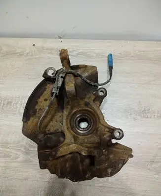 BMW X5 E53 Front wheel hub 67615760