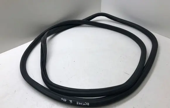 Skoda Octavia Mk2 (1Z) Loading door rubber seal (on body) 