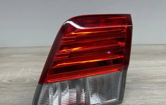 Toyota Avensis T270 Tailgate rear/tail lights