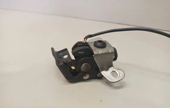 Isuzu D-Max Front door lock 3025746