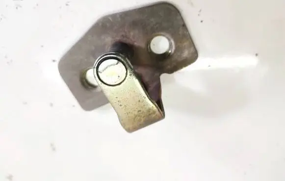 Opel Astra G Rear door lock loop/hook striker 