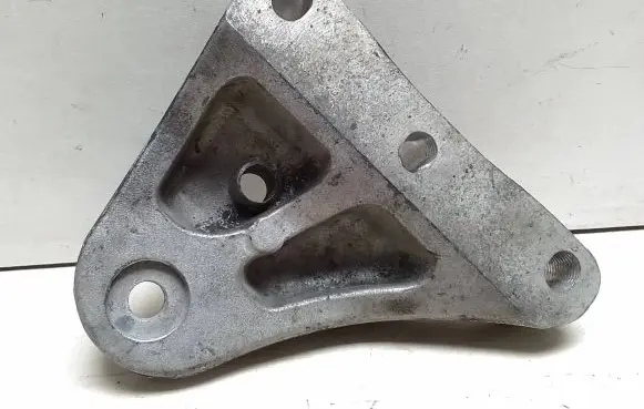 Skoda Fabia Mk1 (6Y) Engine mounting bracket 6Q0199185R