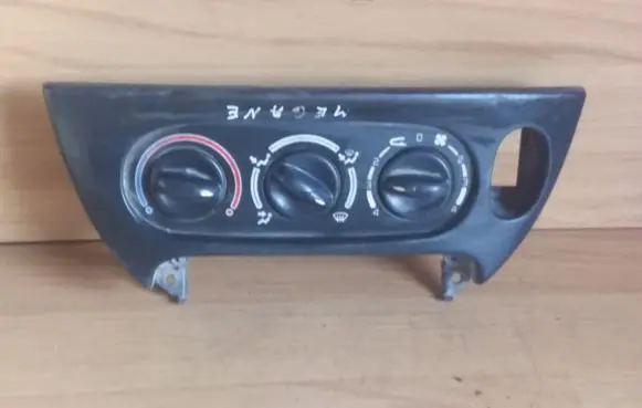 Renault Megane I Climate control unit 657747F