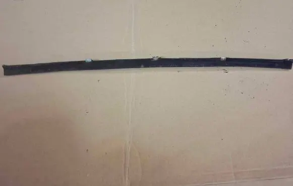 Mercedes-Benz 280 450 W116 Rubber seal front door window/glass 2300000