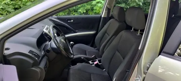 Toyota Corolla Verso AR10 Front driver seat 