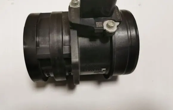 Volkswagen PASSAT B8 Mass air flow meter