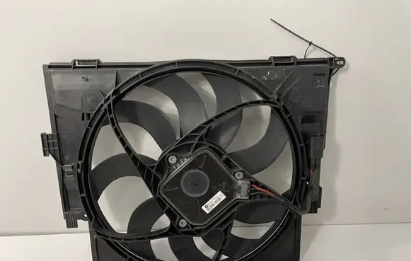BMW 4 F32 F33 Radiator cooling fan shroud 8616315