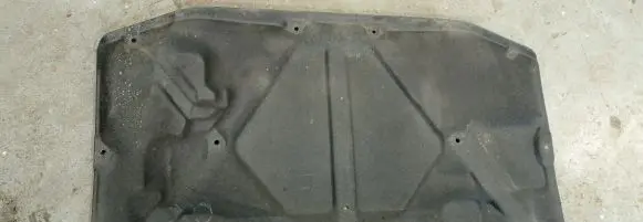 Engine bonnet/hood sound/heat insulation