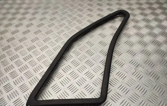 Iveco Daily 6th gen Rubber seal front door window/glass 5801555852