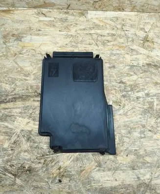 Opel Vivaro Fuse box cover 243121532R