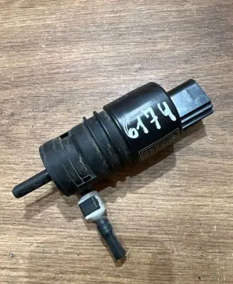 BMW 3 E90 E91 Windscreen/windshield washer pump 7302589 13264011 3437380
