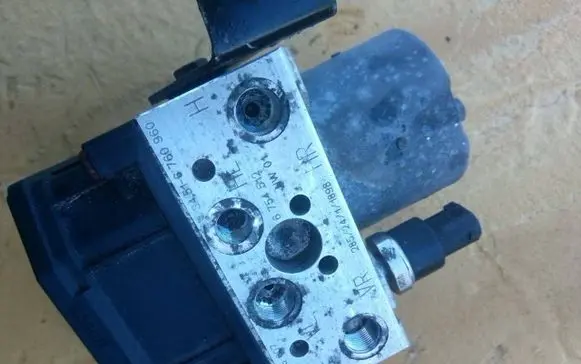 BMW 7 E65 E66 ABS Pump 0265225007 6754512 6760960