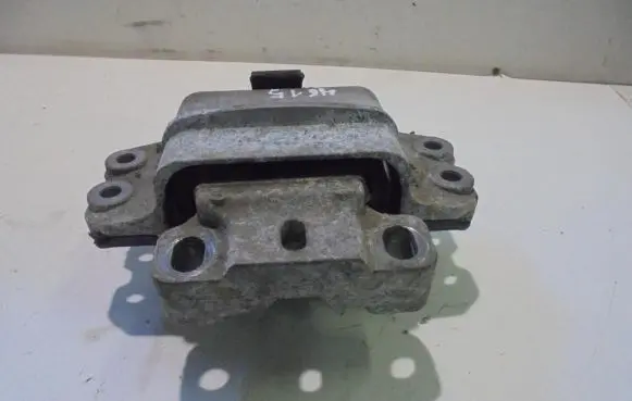 Skoda Octavia Mk2 (1Z) Engine mount bracket 1k0199555