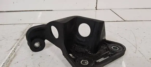 Volkswagen Touran I Gear shift cable bracket 1K0711789J